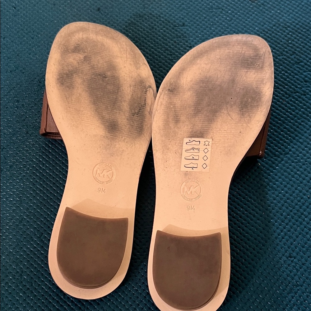 Michael Kors Tan Brown Logo Slide Sandals - Picture 2 of 3